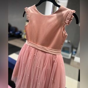 Beautiful dress great for special occasions